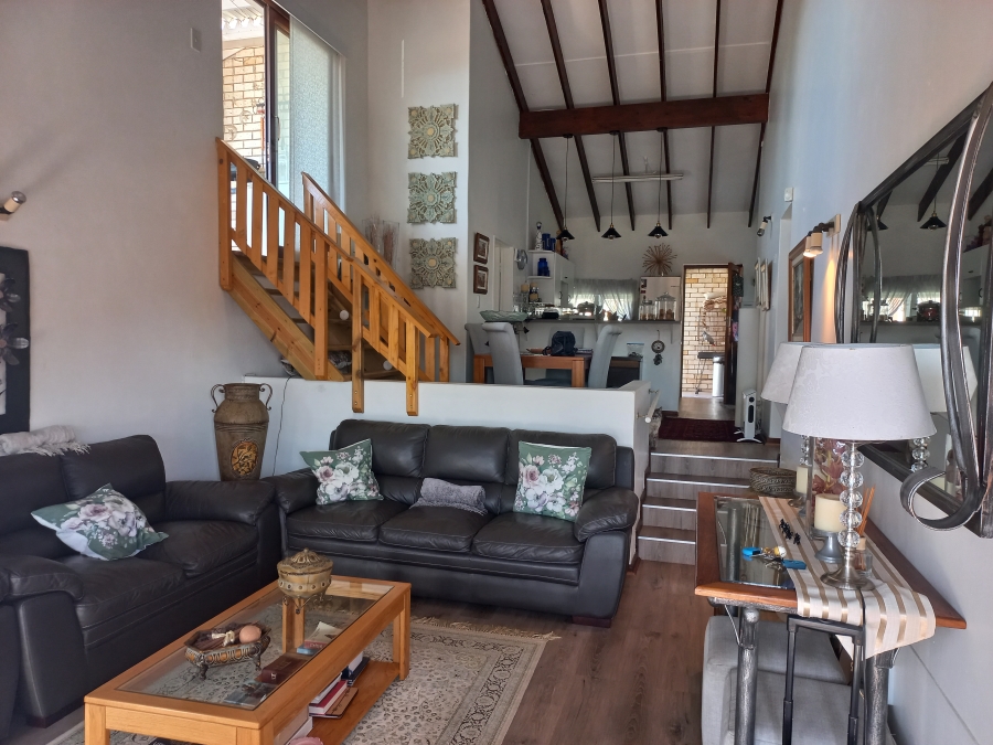 To Let 3 Bedroom Property for Rent in Wavecrest Eastern Cape